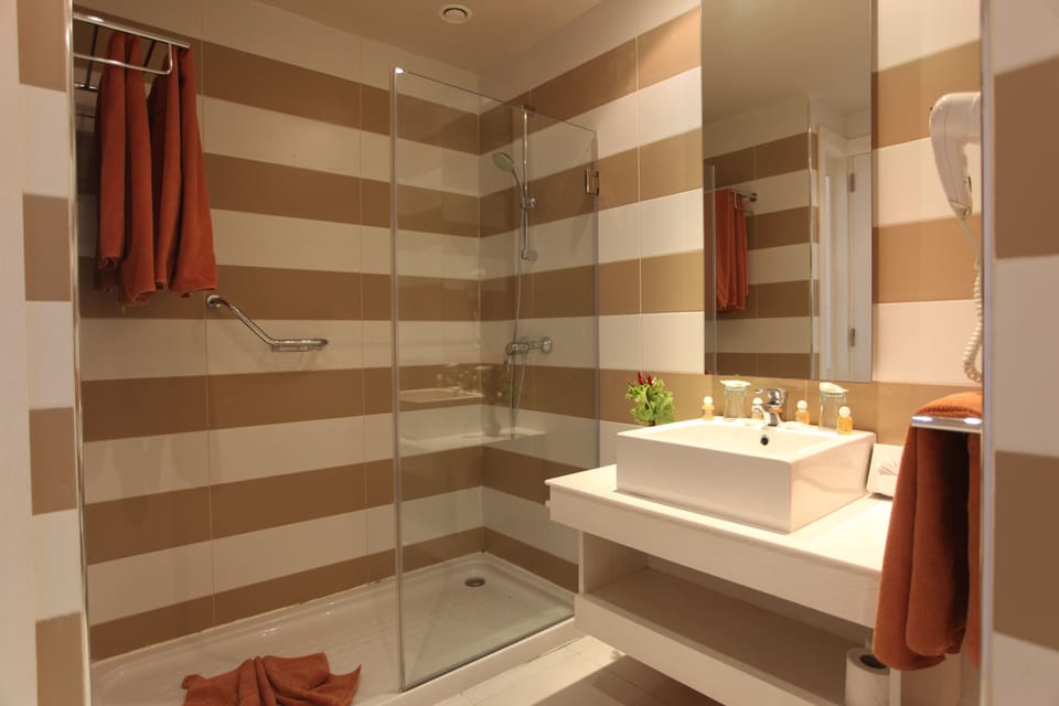 Shower, free toiletries, hair dryer, towels