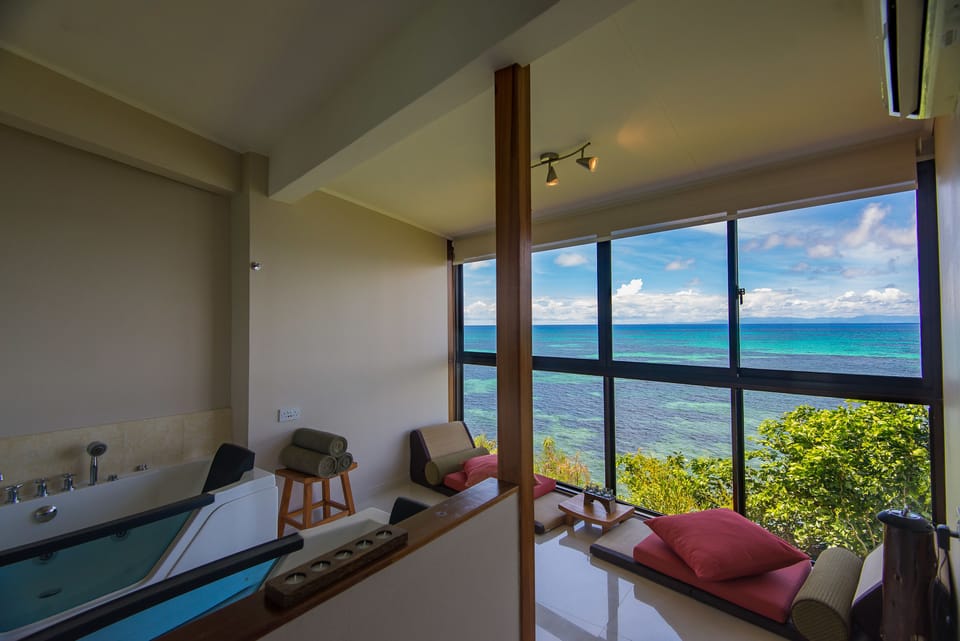 Couples treatment rooms, hot tub, body treatments, hydrotherapy