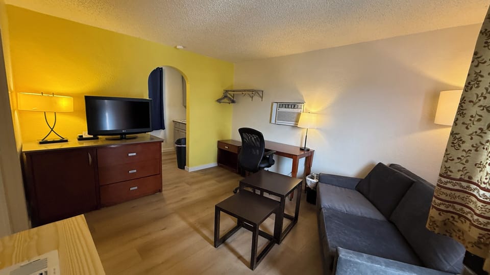 Deluxe Studio Suite, 2 Queen Beds, Non Smoking, Ground Floor | Living area | TV