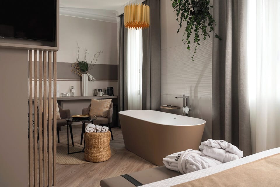 Experience Premium | Premium bedding, minibar, in-room safe, desk