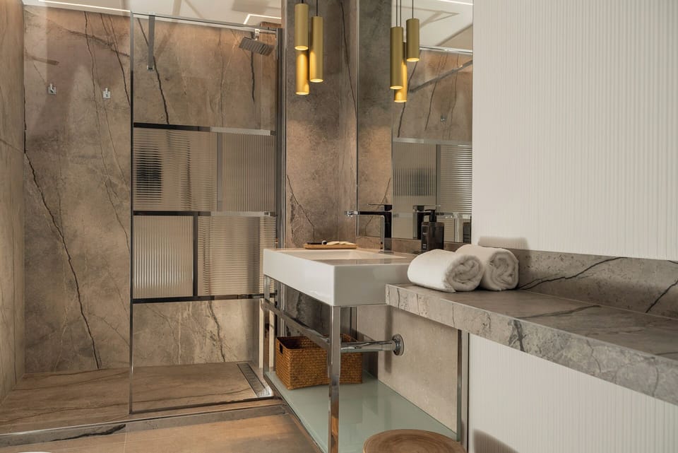 Experience Premium | Bathroom | Free toiletries, hair dryer, bathrobes, slippers