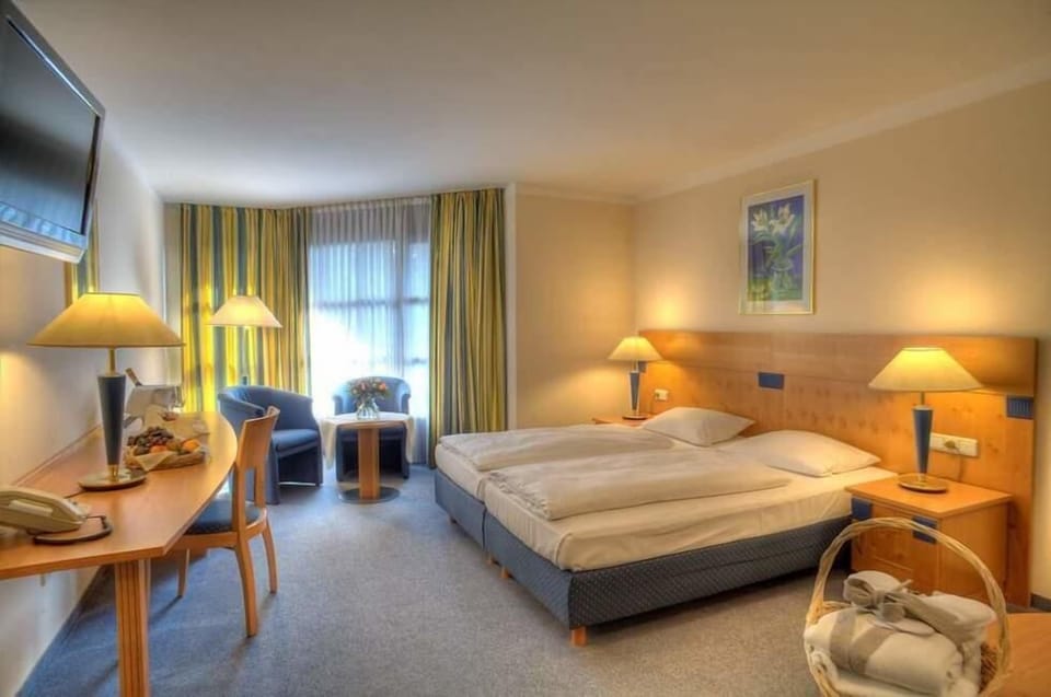 Comfort Double or Twin Room, 1 Bedroom, Non Smoking | Premium bedding, in-room safe, desk, WiFi (free)