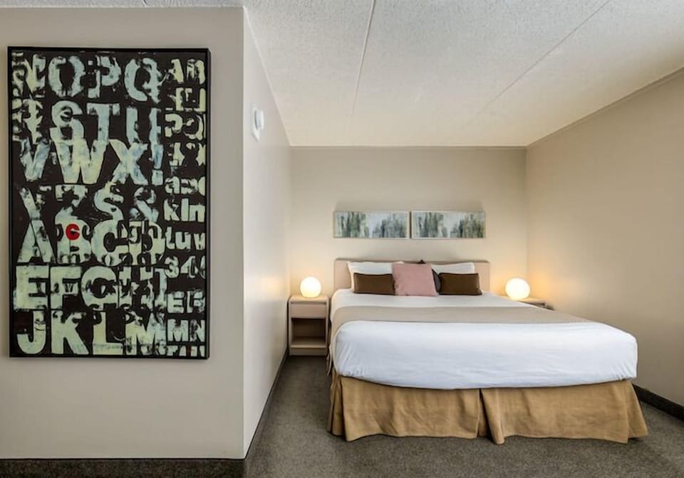 Standard Studio, 1 King Bed | Desk, iron/ironing board (on request), WiFi (free), bed sheets