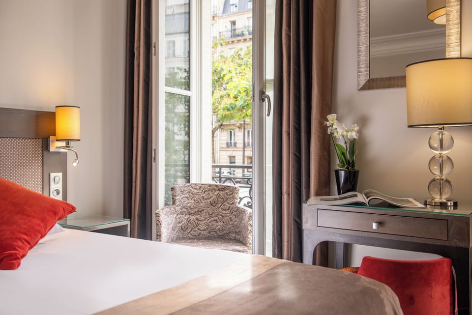 Superior Room Arc de Triomphe view with balcony | Premium bedding, in-room safe, desk, blackout drapes