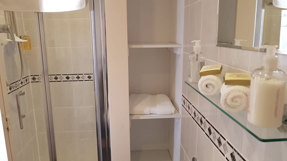 Suite, Ensuite (2 Adults & 3 Children) | Bathroom