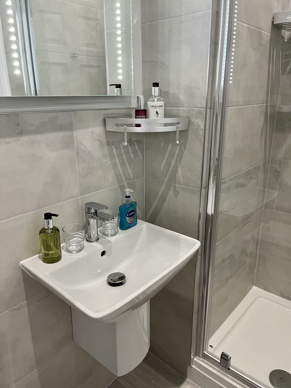 Luxury Double Room, 1 King Bed, Room 1 | Bathroom | Shower, free toiletries, hair dryer, towels