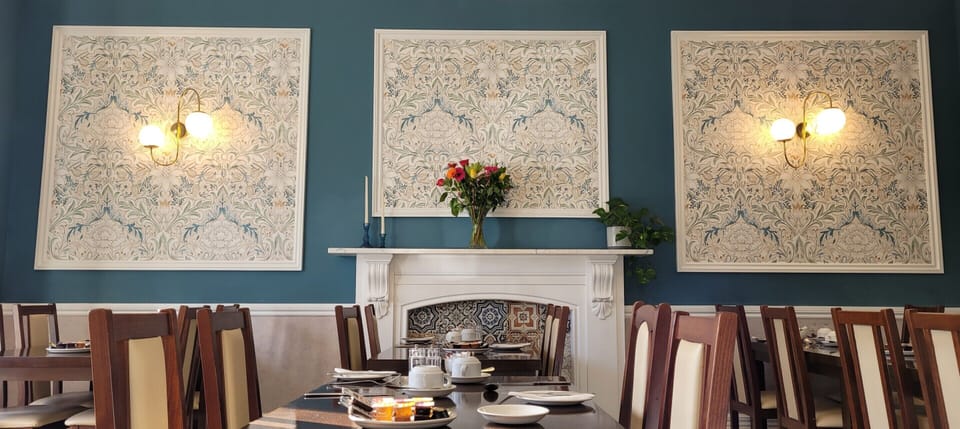 Free daily English breakfast