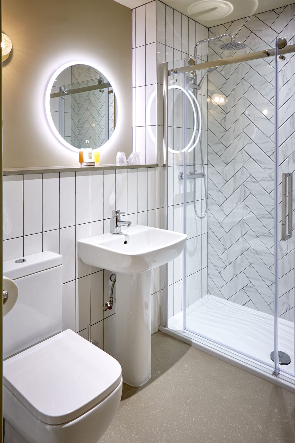 Signature Double or Twin Room, 1 Double or 2 Twin Beds | Bathroom | Free toiletries, hair dryer, towels, soap