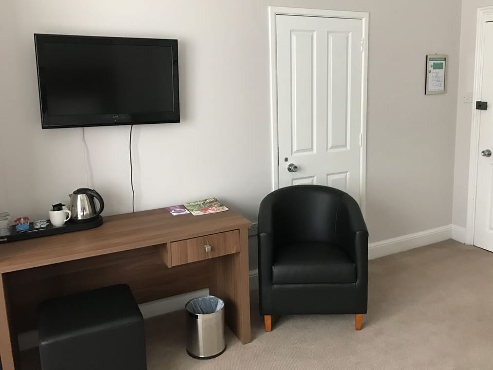 Twin Room | Desk, blackout drapes, free WiFi, bed sheets
