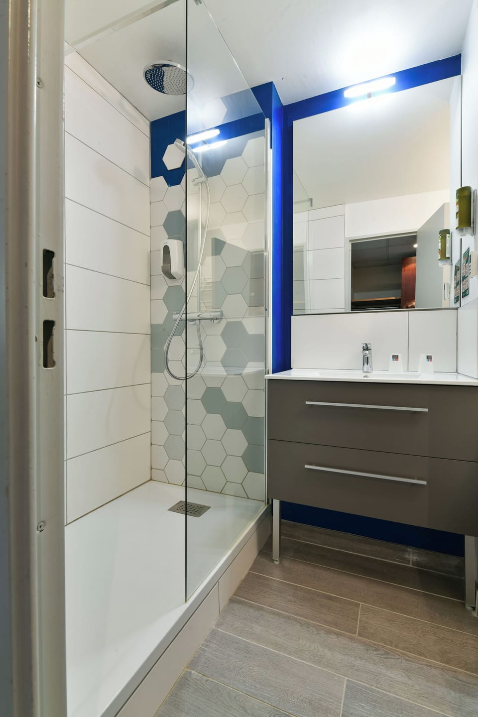 Comfort Room | Bathroom | Hair dryer, towels