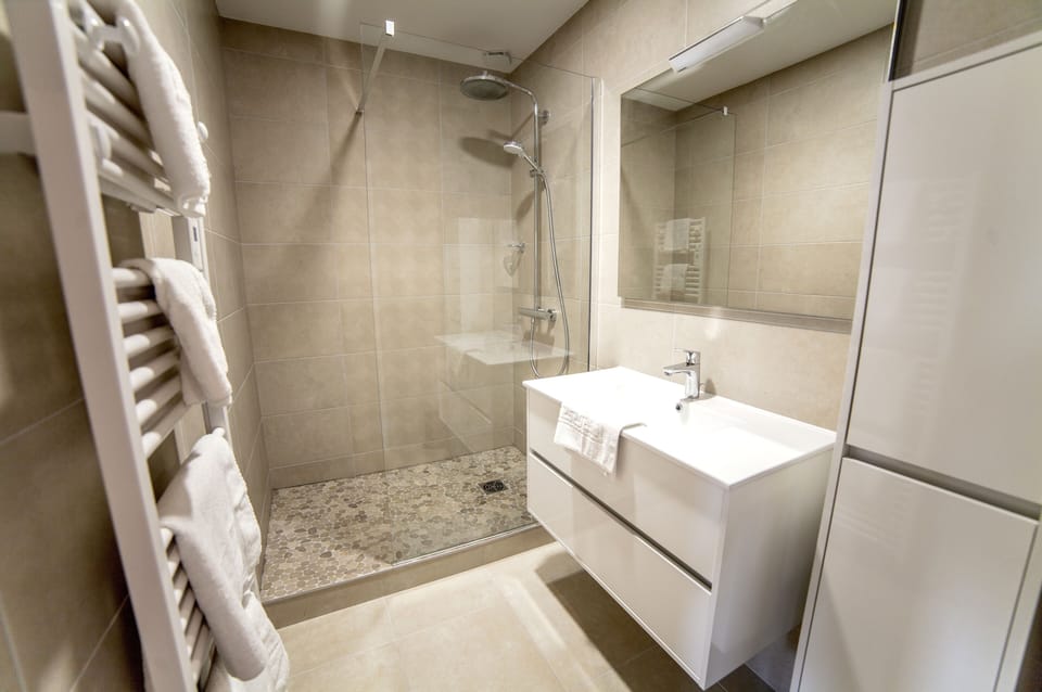 Superior Double Room, 1 Bedroom, Private Bathroom | Bathroom | Hair dryer, towels, soap, shampoo