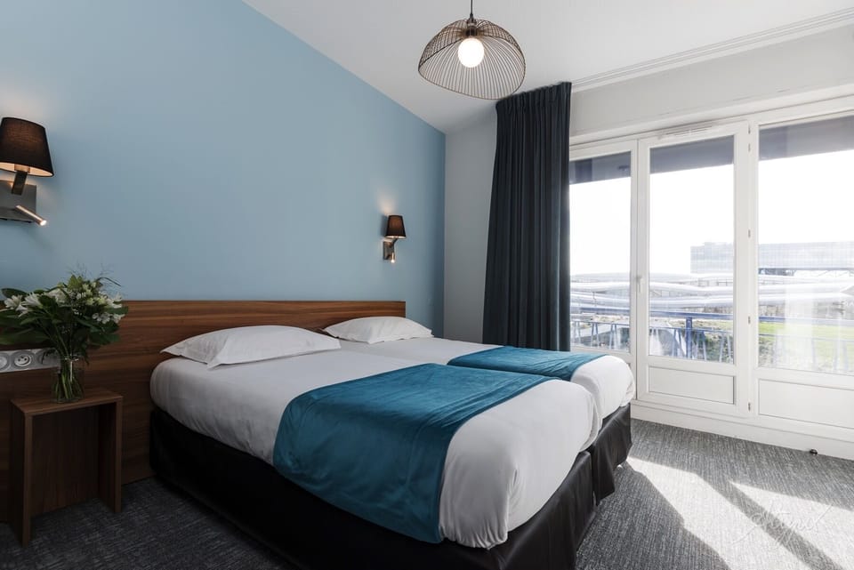 Superior Twin Room | Desk, iron/ironing board, free WiFi, bed sheets