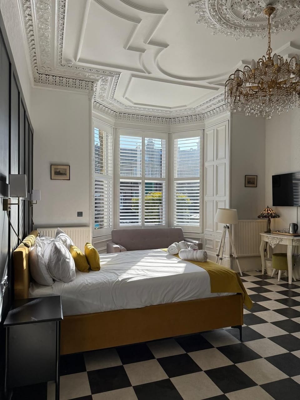 Deluxe Double Room | Bathroom | Shower, hair dryer, towels