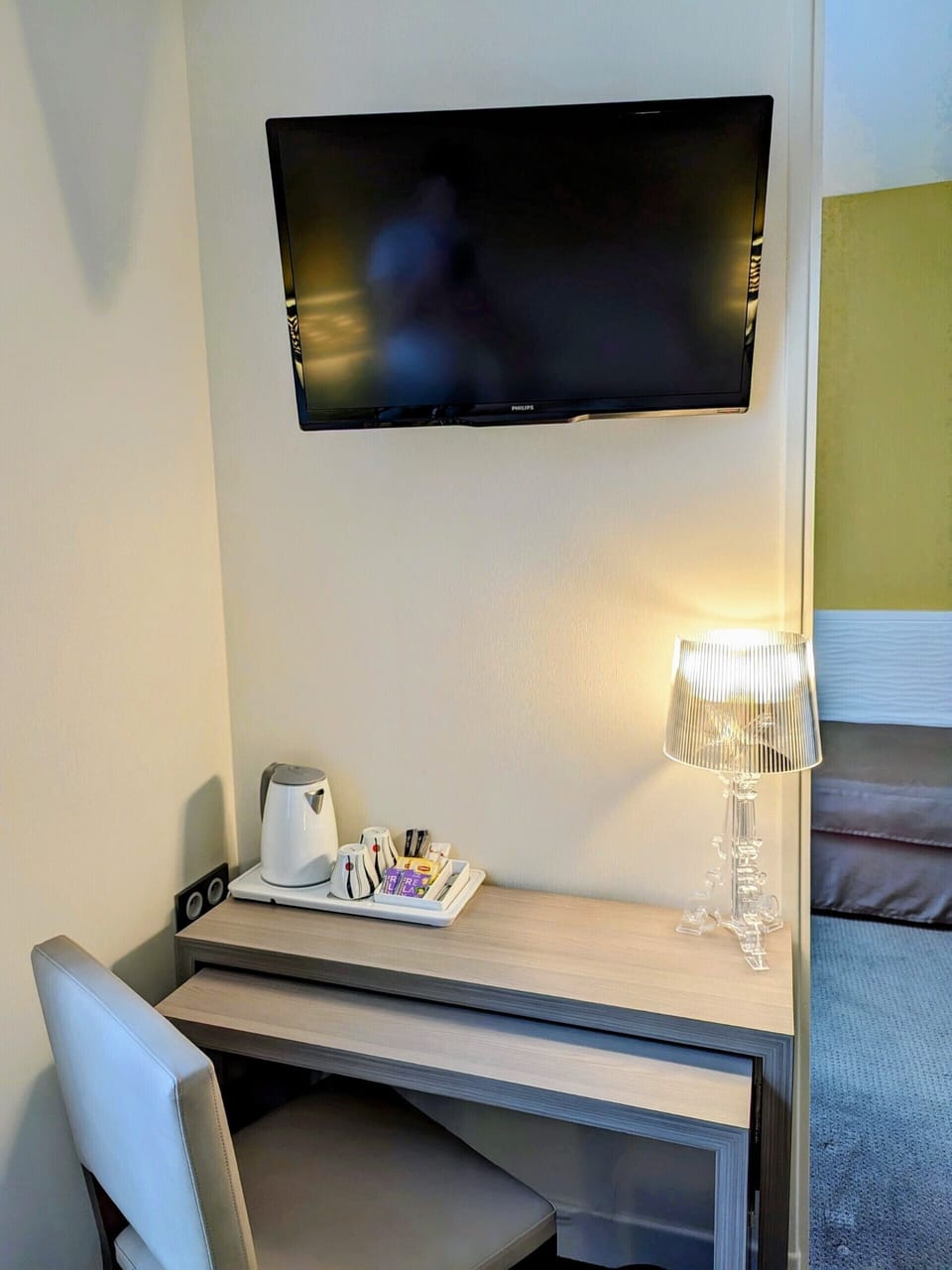 Comfort Plus Room, 1 King Bed | Premium bedding, in-room safe, desk, laptop workspace