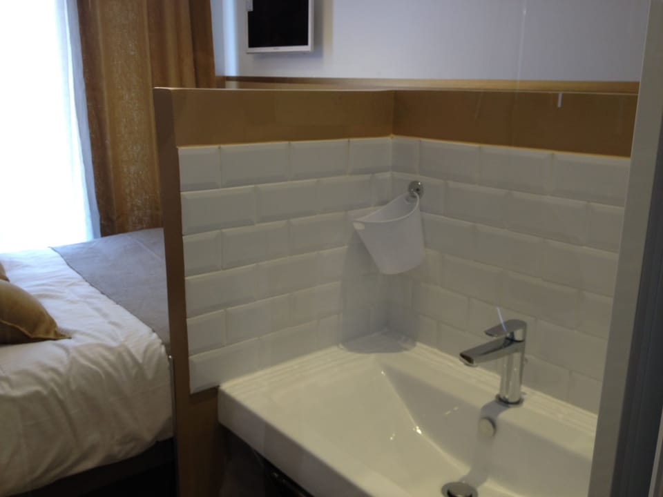 Double Room, Private Bathroom | Bathroom | Hair dryer, towels