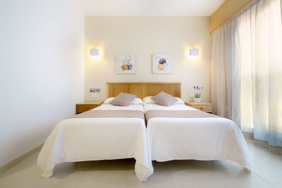 Double Room | Premium bedding, minibar, in-room safe, desk
