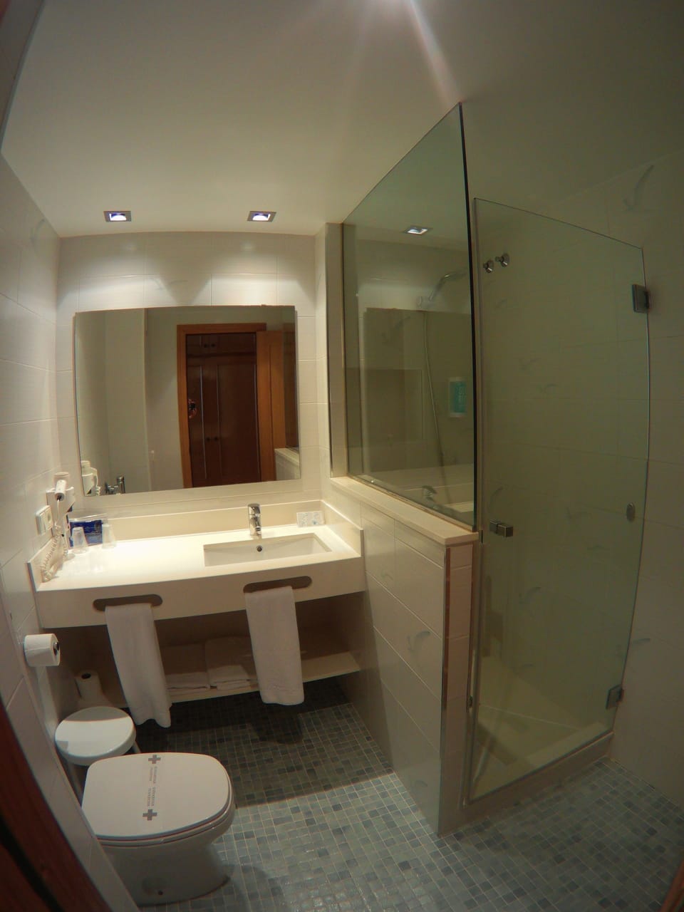 Double Room | Bathroom | Deep soaking tub, free toiletries, hair dryer, towels