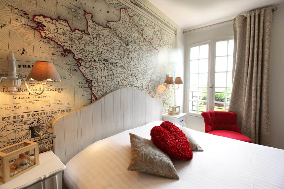 Premium bedding, in-room safe, desk, laptop workspace