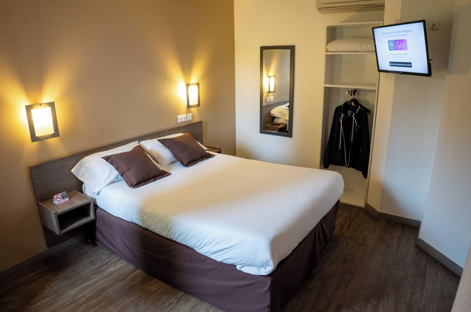 Double Room | Desk, blackout drapes, soundproofing, iron/ironing board
