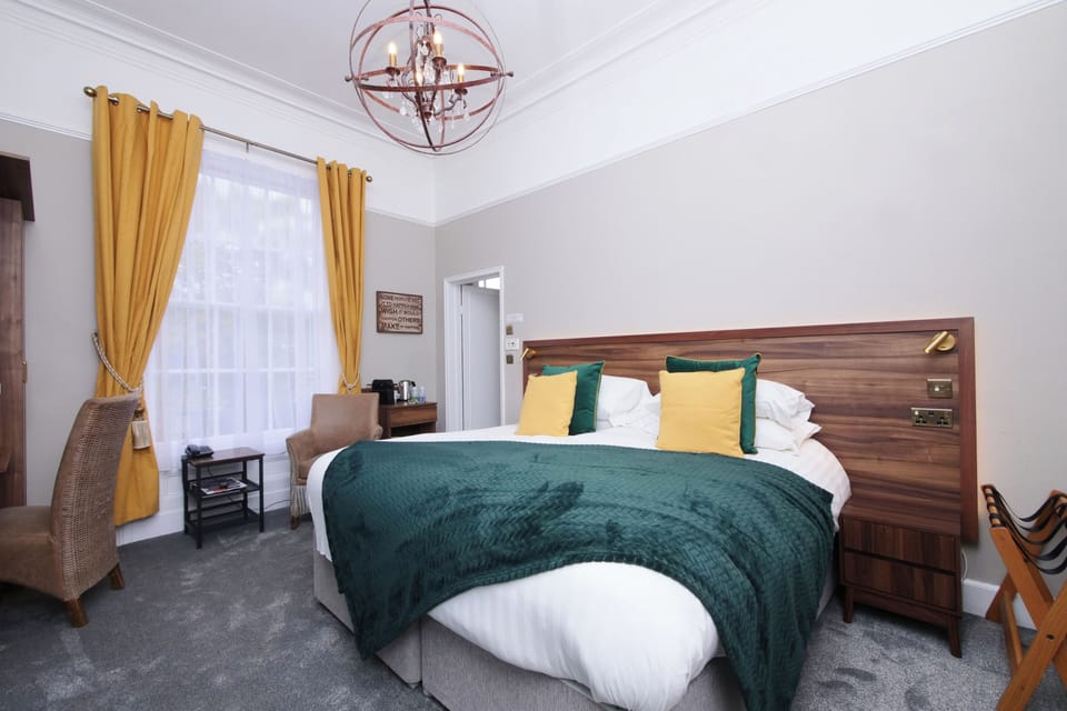 Deluxe Double or Twin Room | Hypo-allergenic bedding, desk, laptop workspace, WiFi