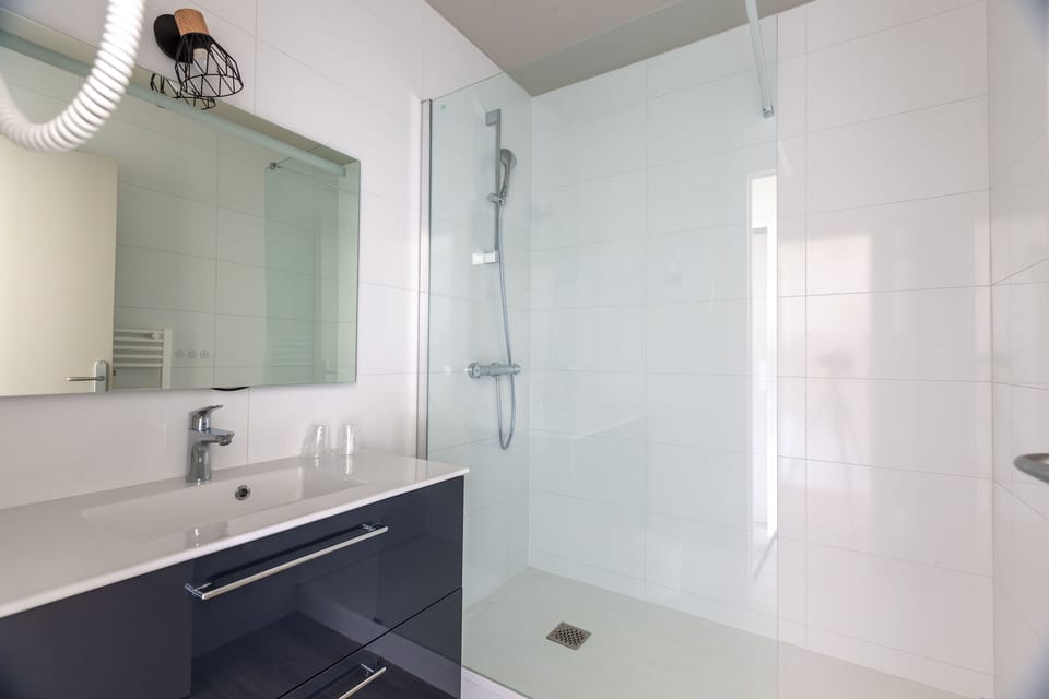Comfort Room | Bathroom | Bathtub, free toiletries, hair dryer, towels