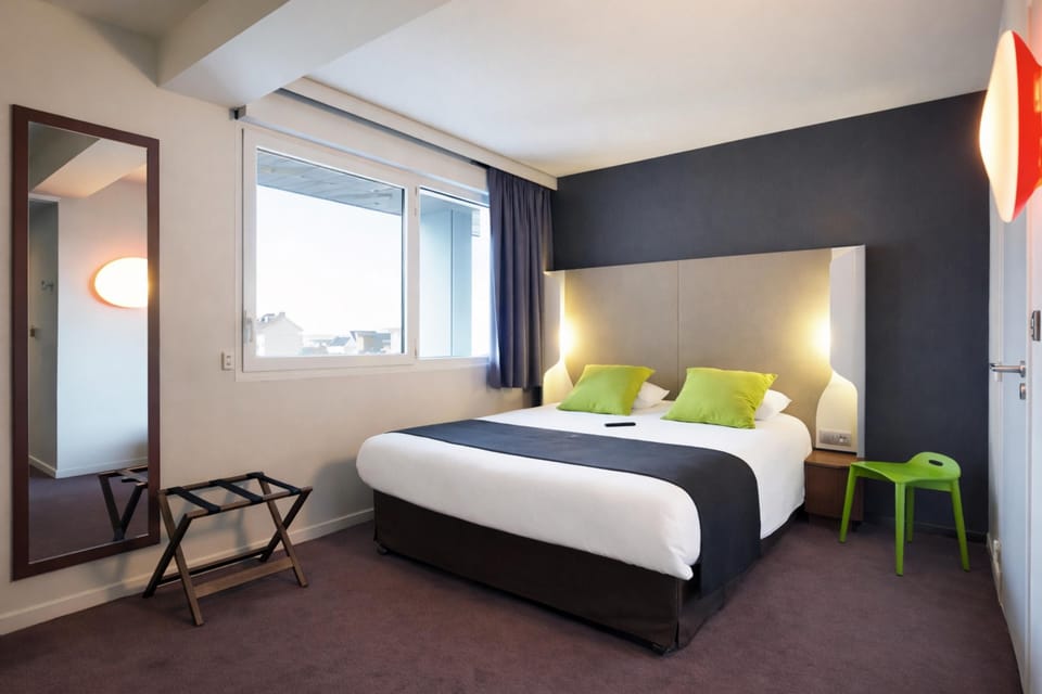 Standard Room, 1 Double Bed | Desk, blackout drapes, soundproofing, travel crib