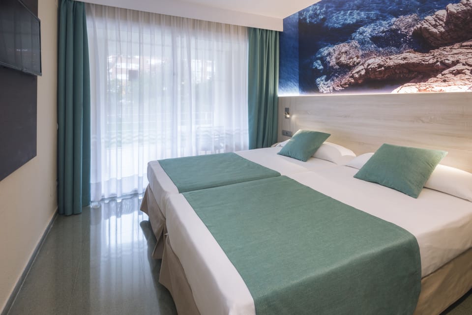 Apartment, 1 Bedroom | In-room safe, desk, blackout drapes, free WiFi