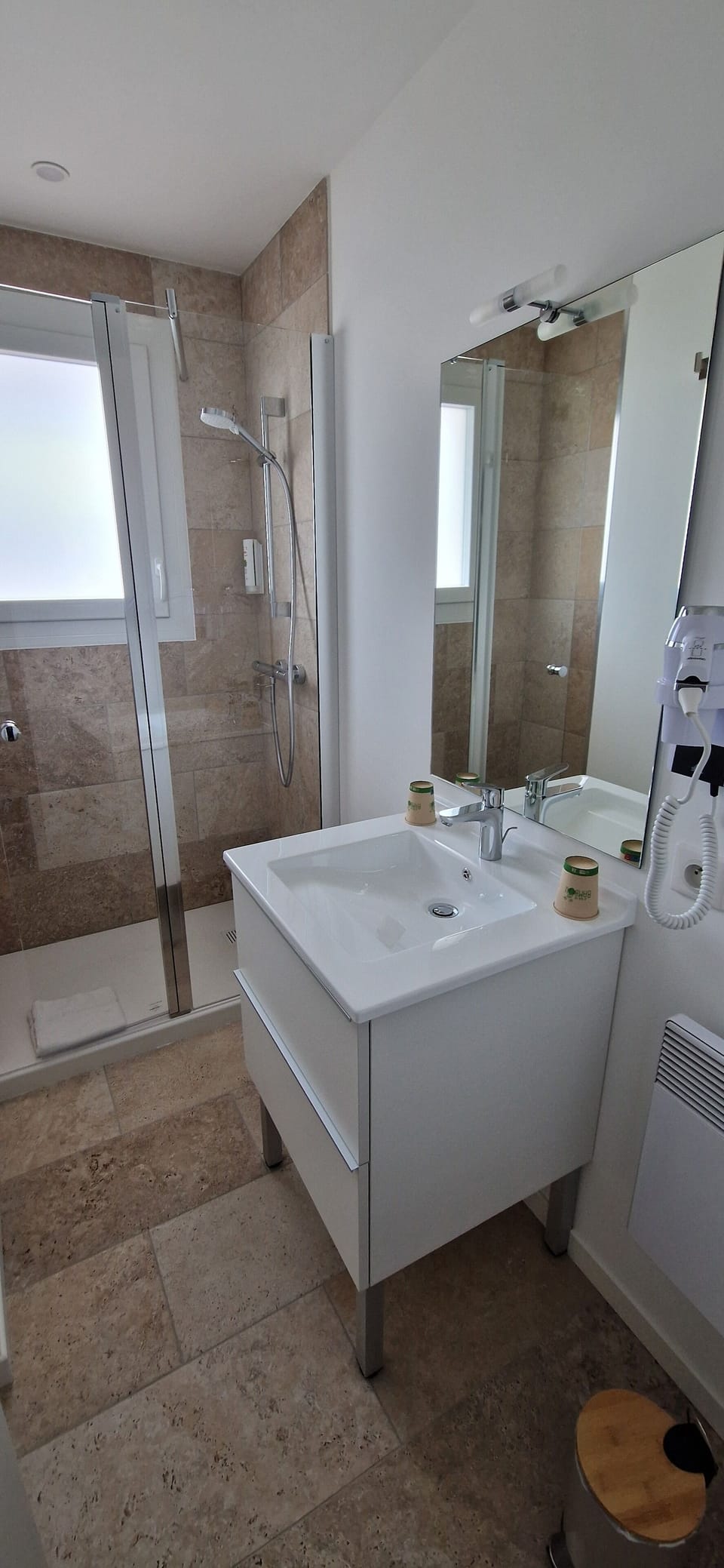 Premium Double Room | Bathroom | Combined shower/tub, free toiletries, hair dryer, towels