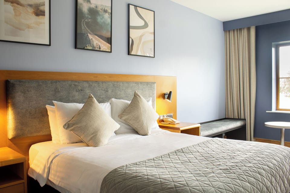 Double Room | In-room safe, desk, iron/ironing board, WiFi (free)
