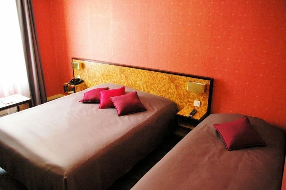 Standard Triple Room | Minibar, in-room safe, desk, iron/ironing board