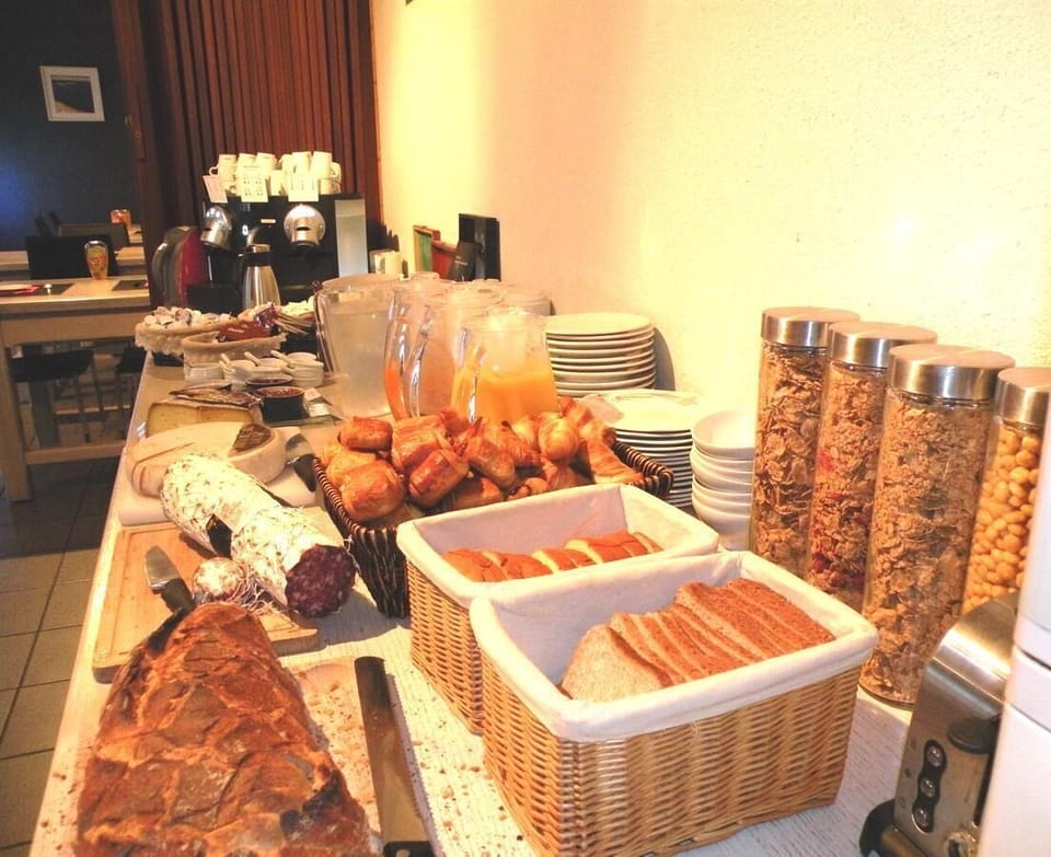 Daily buffet breakfast for a fee