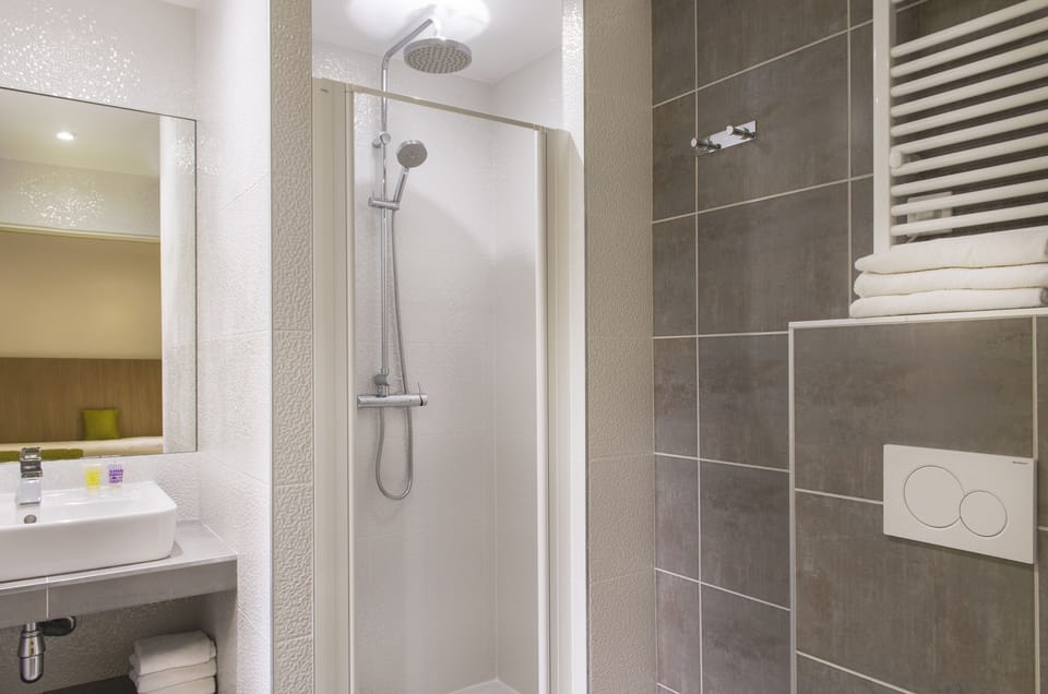 Rainfall showerhead, free toiletries, hair dryer, towels