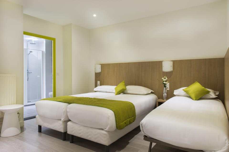 Triple Room | Desk, blackout drapes, soundproofing, iron/ironing board