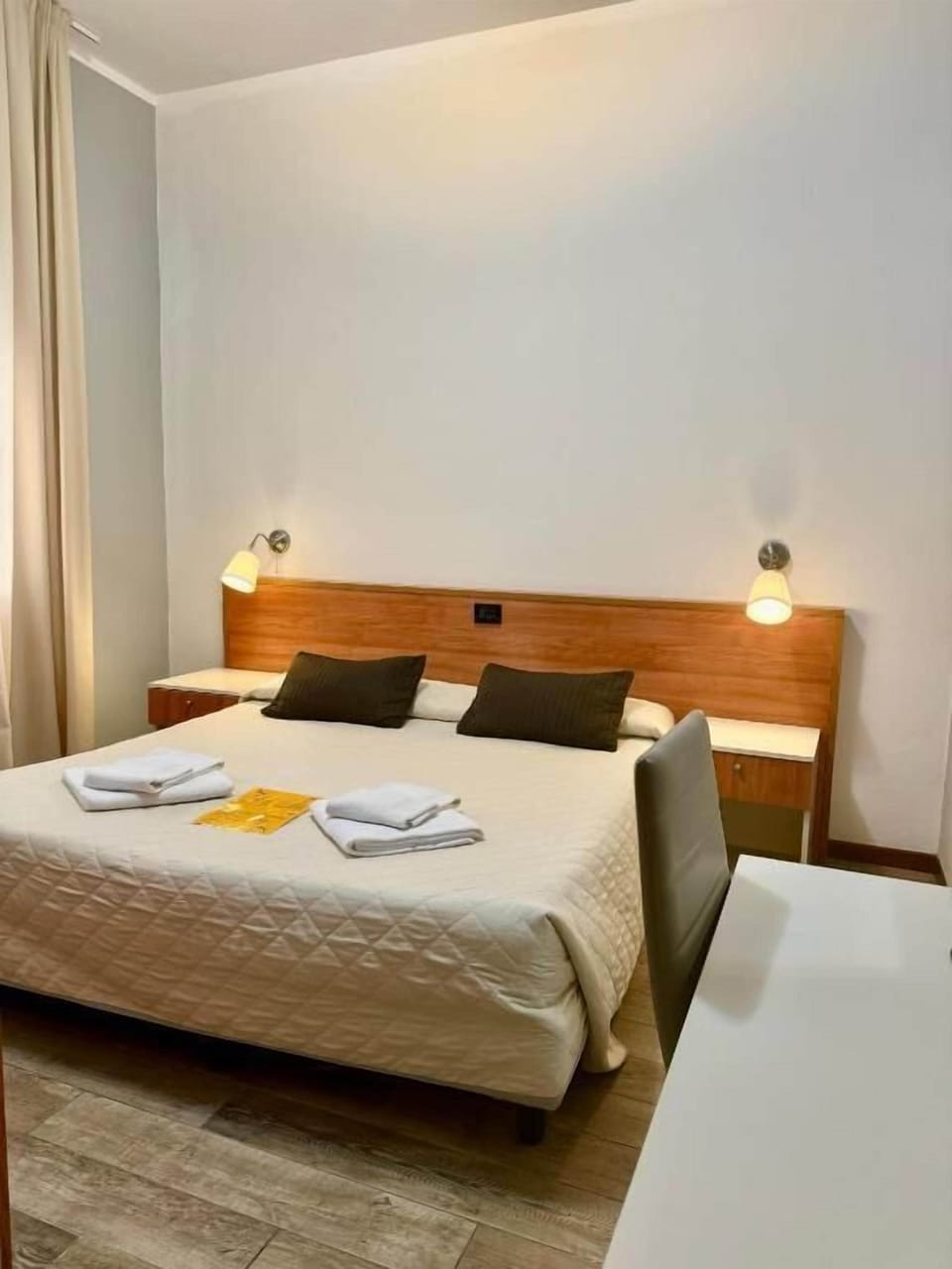 Double Room | Minibar, in-room safe, desk, free WiFi