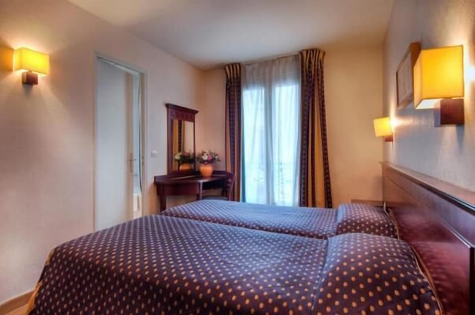 In-room safe, desk, iron/ironing board, free WiFi
