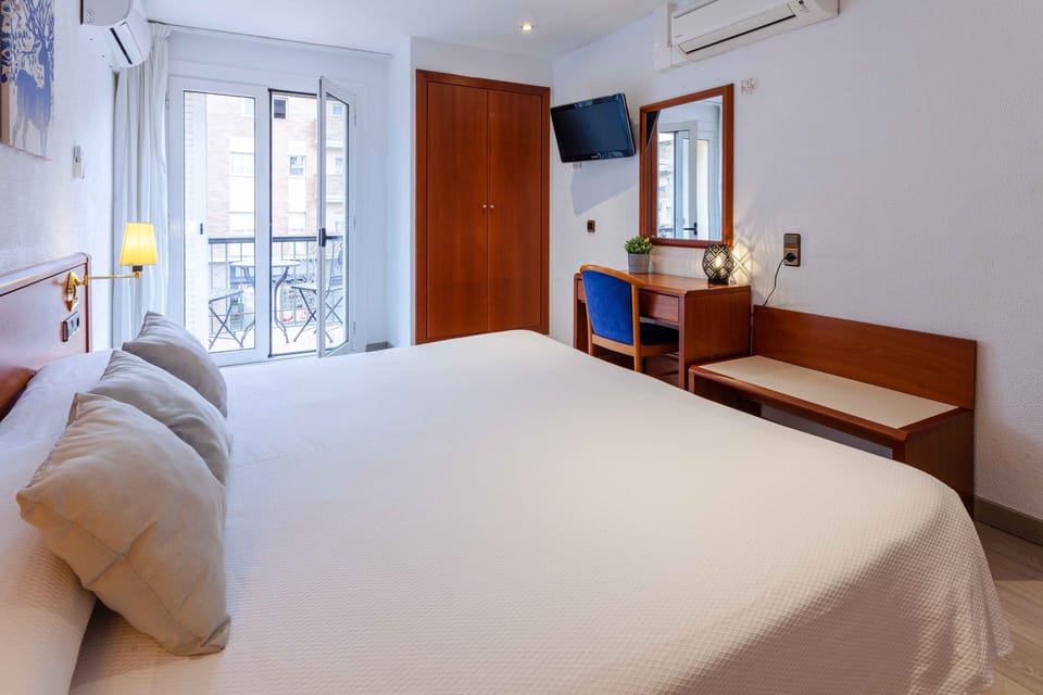 Standard Double Room | In-room safe, desk, free WiFi, bed sheets