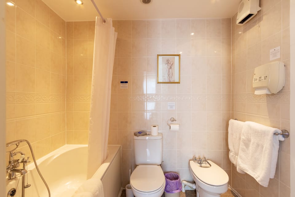 Hubert House Guesthouse Bed and Breakfast in Dover