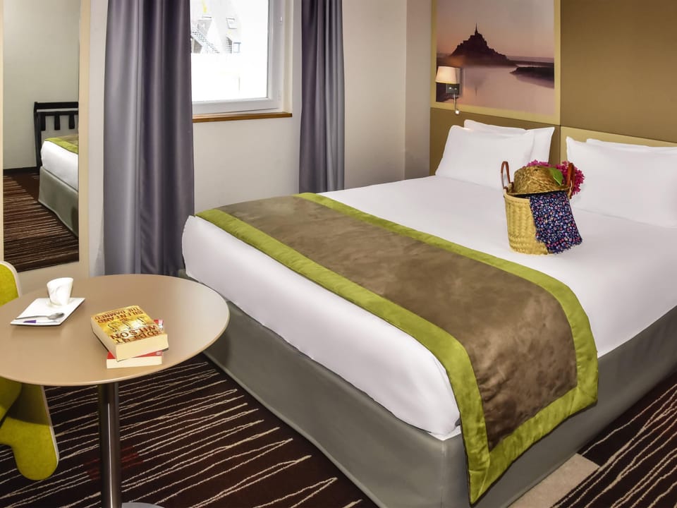 Classic Room, 1 Double Bed | Premium bedding, minibar, in-room safe, desk