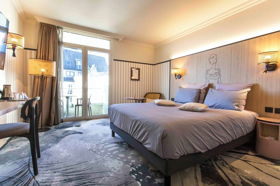 Premium bedding, minibar, in-room safe, desk