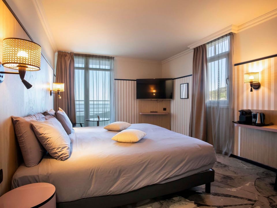 Privilege, Room, Sea View | Premium bedding, minibar, in-room safe, desk