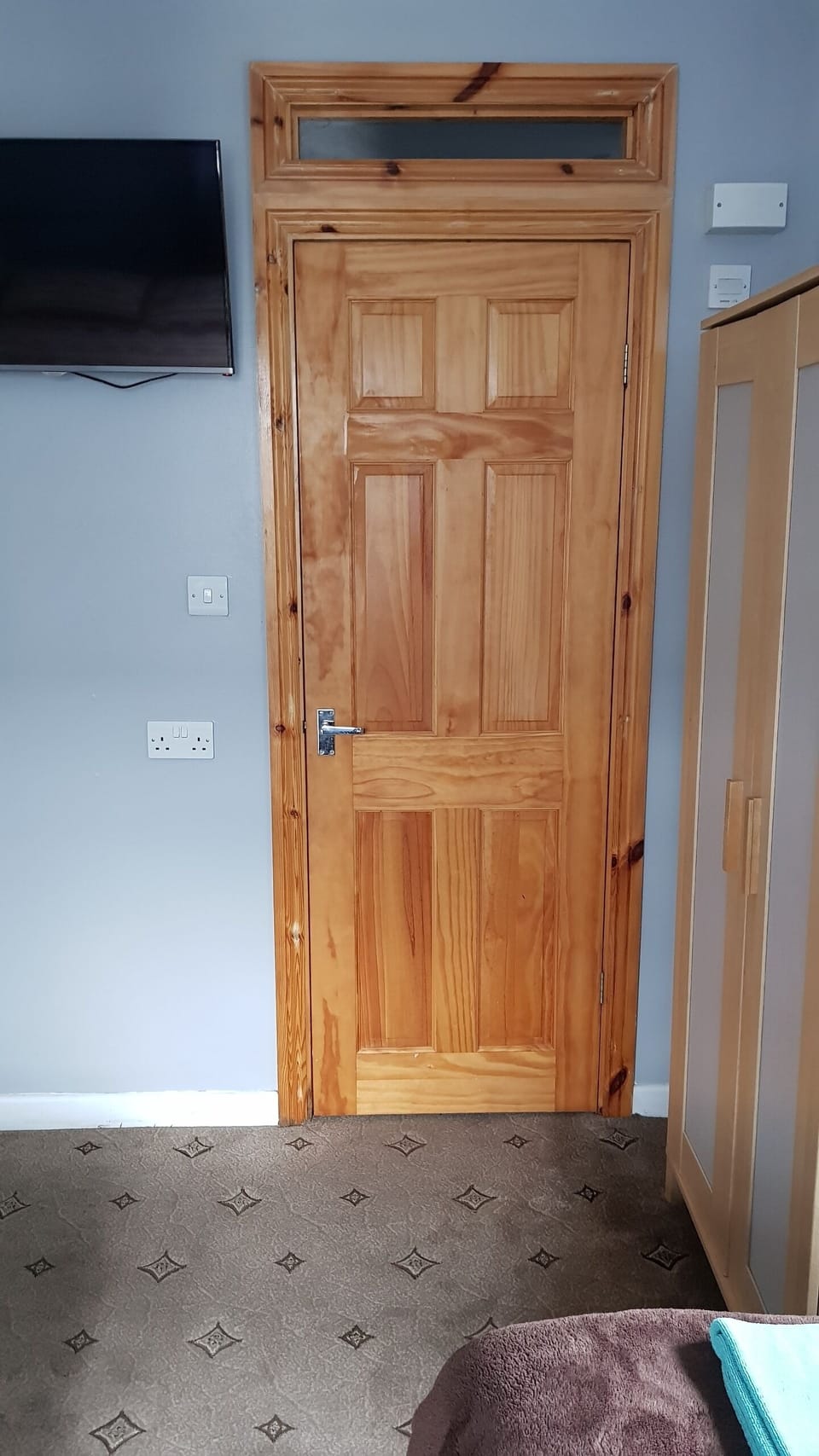 Triple Room, Ensuite | Bathroom | Shower, rainfall showerhead, free toiletries, hair dryer