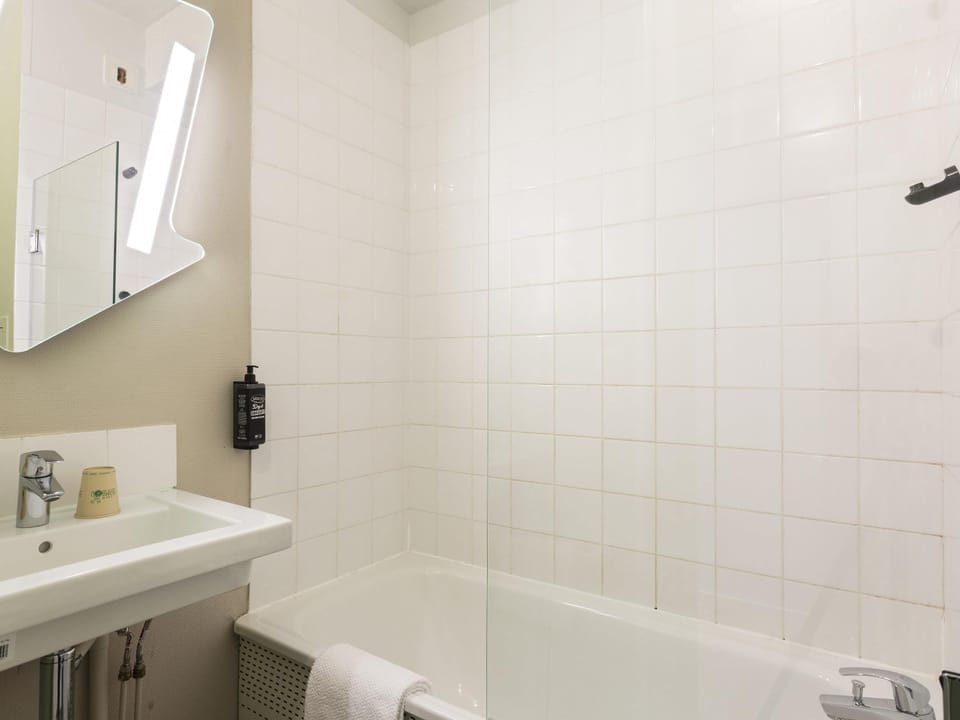 Bathtub, eco-friendly toiletries, towels, soap