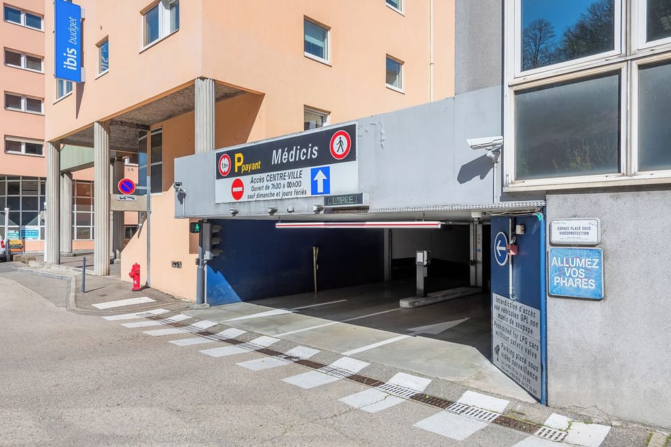 Self parking (EUR 5.10 per day)