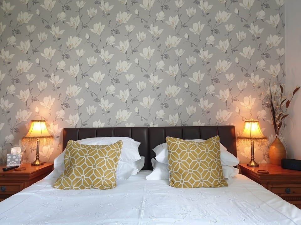 Deluxe Double Room, 1 King Bed, Ensuite, Sea View | Premium bedding, individually decorated, individually furnished
