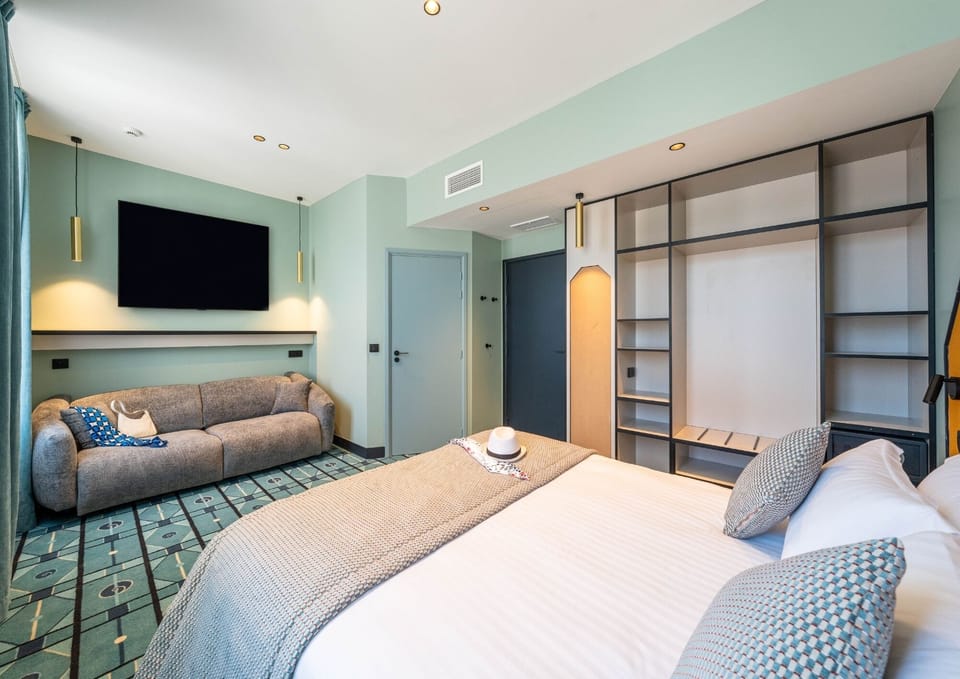 Deluxe Room | In-room safe, desk, soundproofing, free WiFi