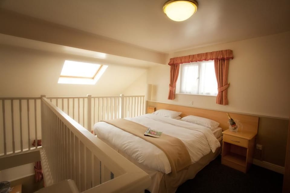 In-room safe, WiFi (free)
