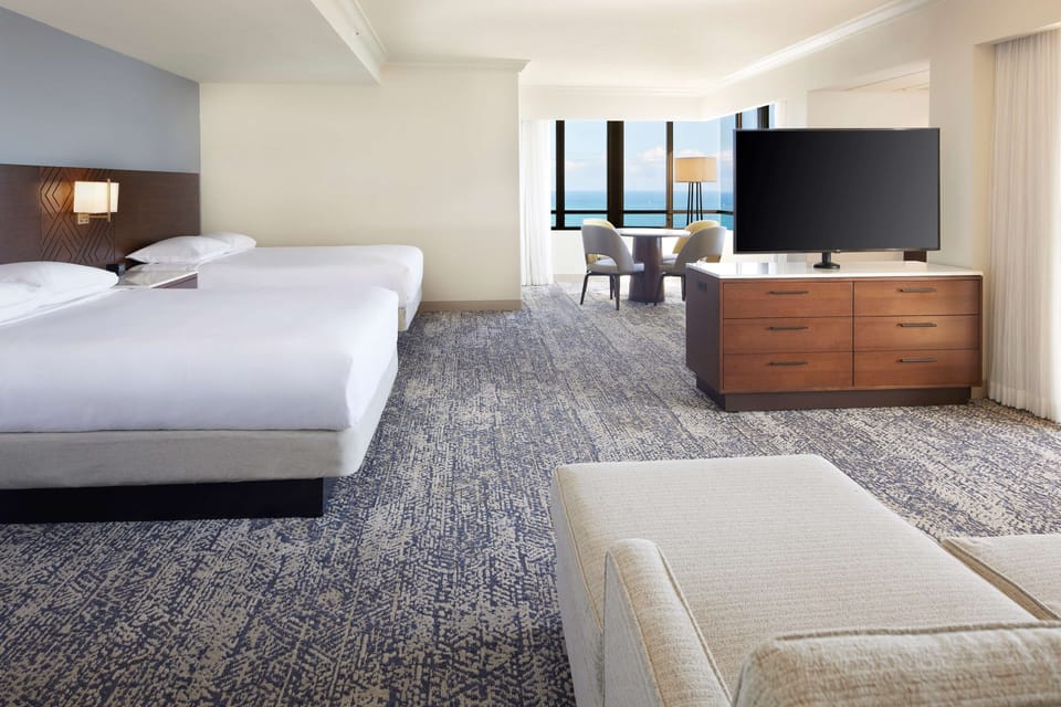 Premium bedding, in-room safe, desk, laptop workspace