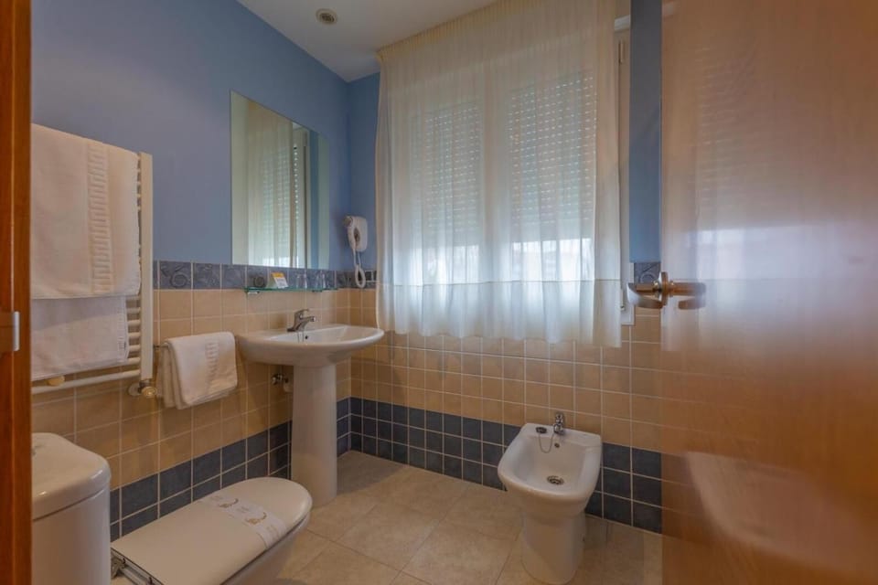 Free toiletries, bidet, towels