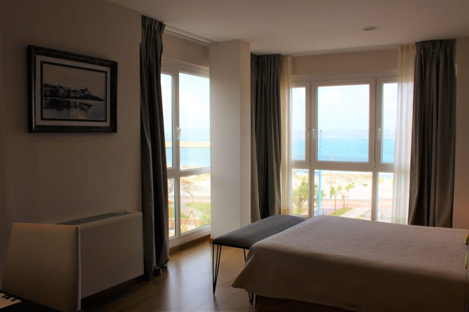 Superior Double Room | Minibar, in-room safe, desk, laptop workspace