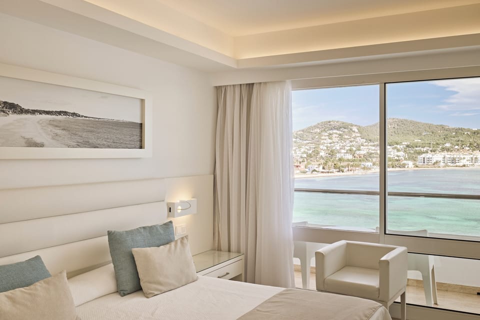 Standard Double Room, Balcony, Sea View (with child) | Minibar, desk, laptop workspace, soundproofing